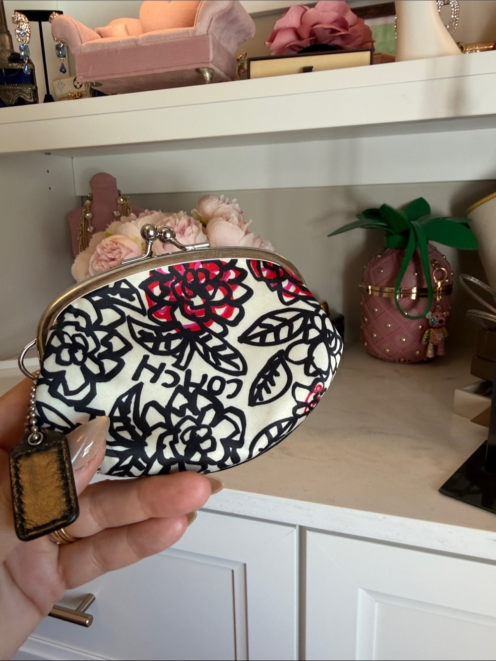 Coach Poppy Rose Floral Kiss-Lock Coin Purse in White, Black Pink & Red EUC